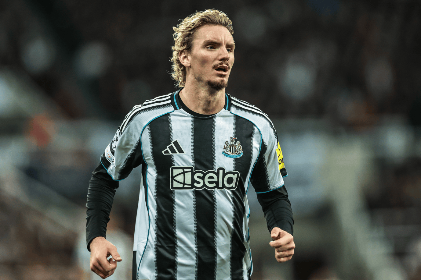 切尔西客场战胜纽卡斯尔，豪取三分(切尔西客场战胜纽卡斯尔,豪取三分球)