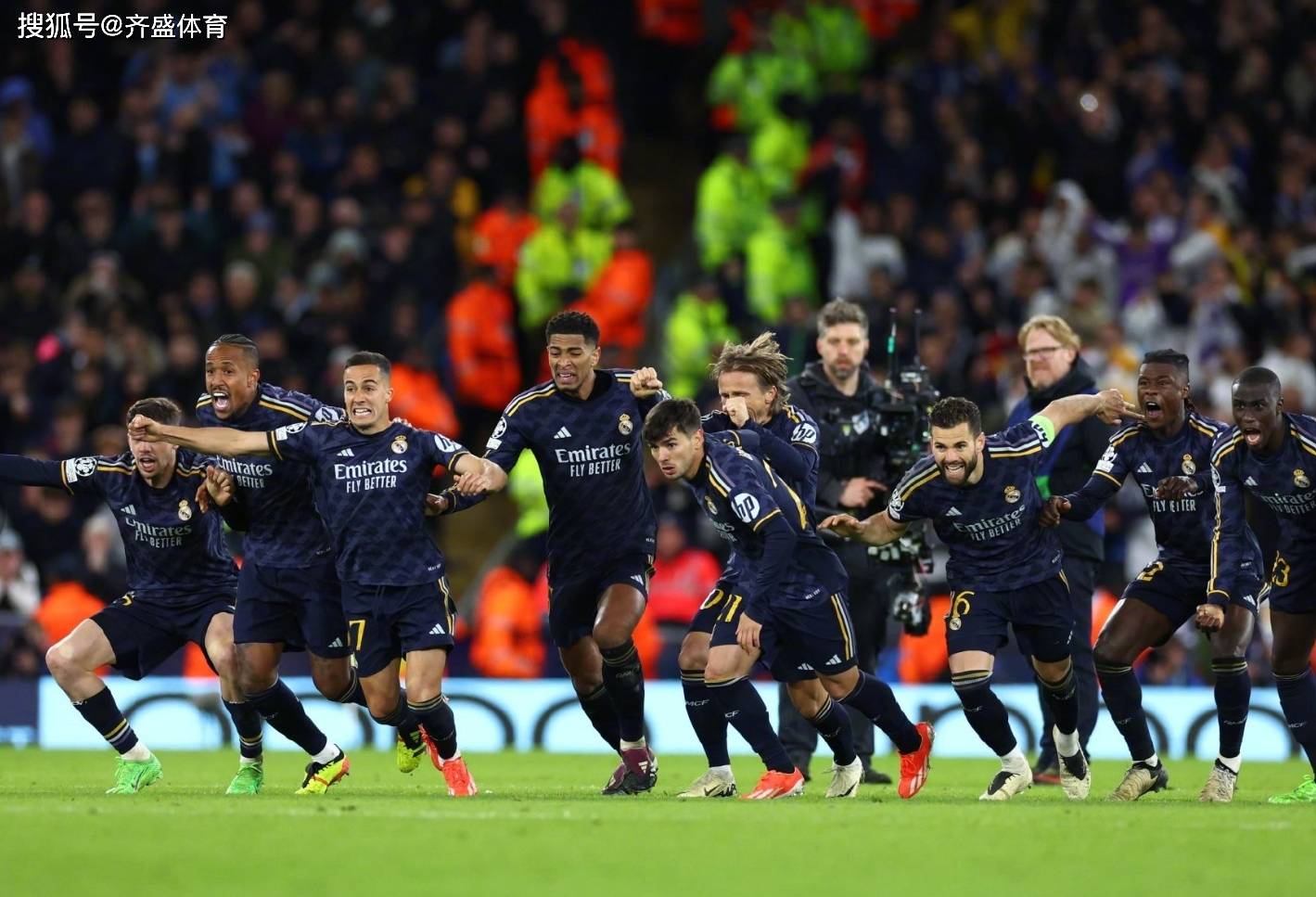 精湛战术,全队默契配合取得胜利的成语